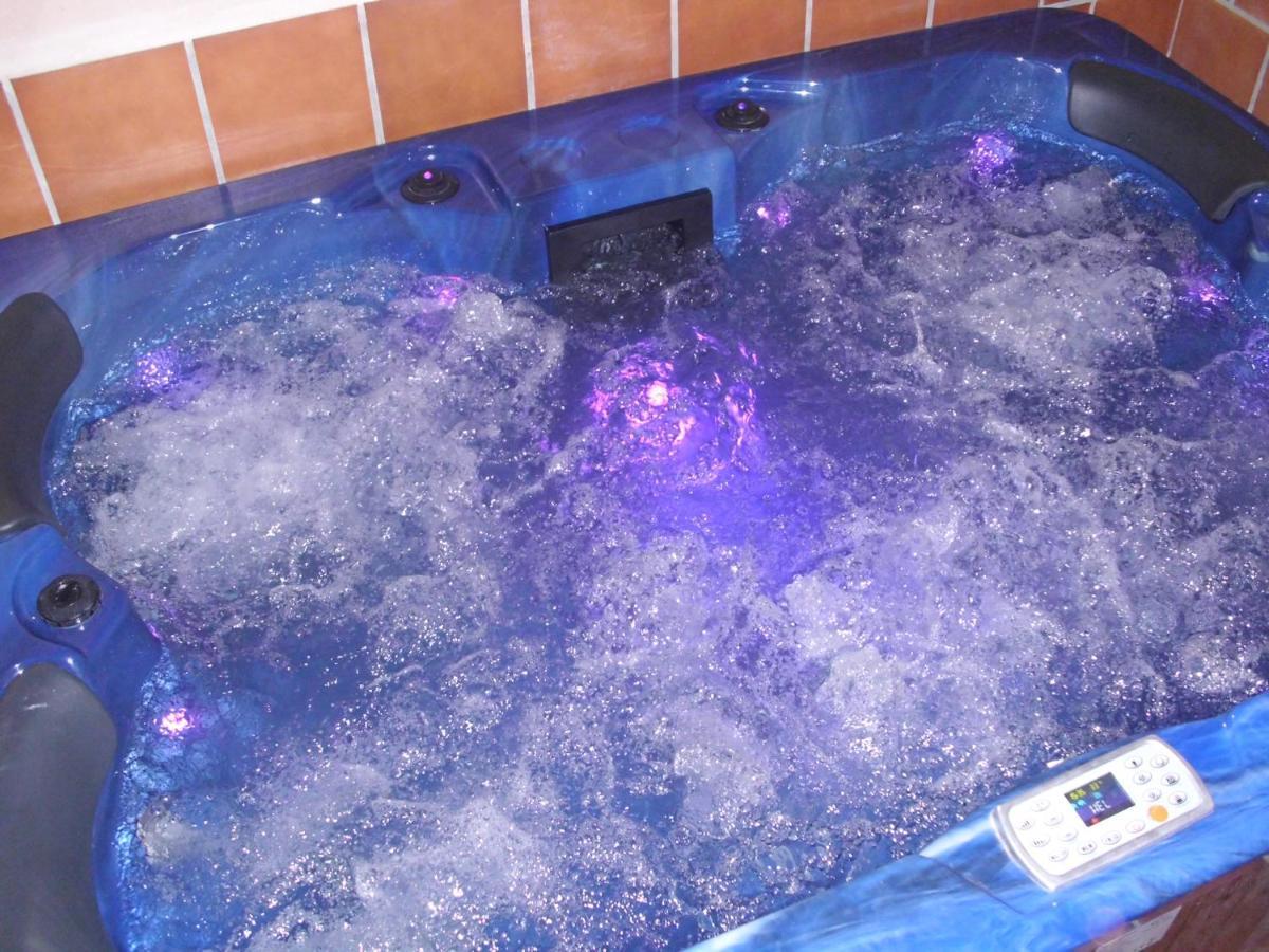 Casa Rural Con Jacuzzi Taberna Del Tio Pedro Cabanas de Polendos Екстериор снимка